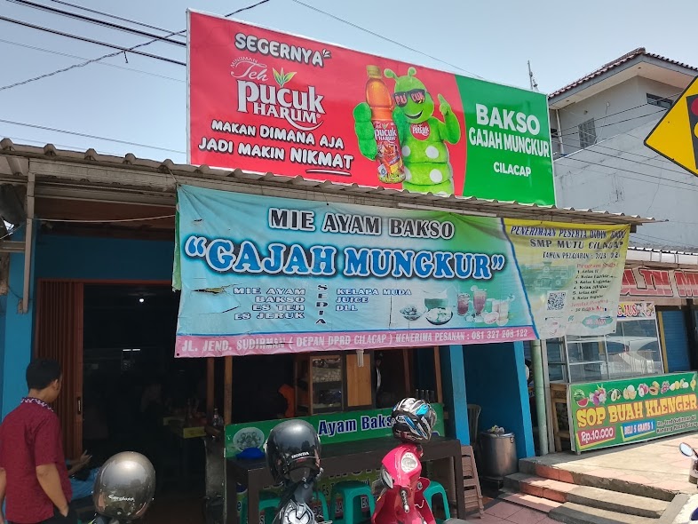 Mie Ayam Bakso Gajah Mungkur: Rasa yang Menghantarkan Jiwa ke Cilacap